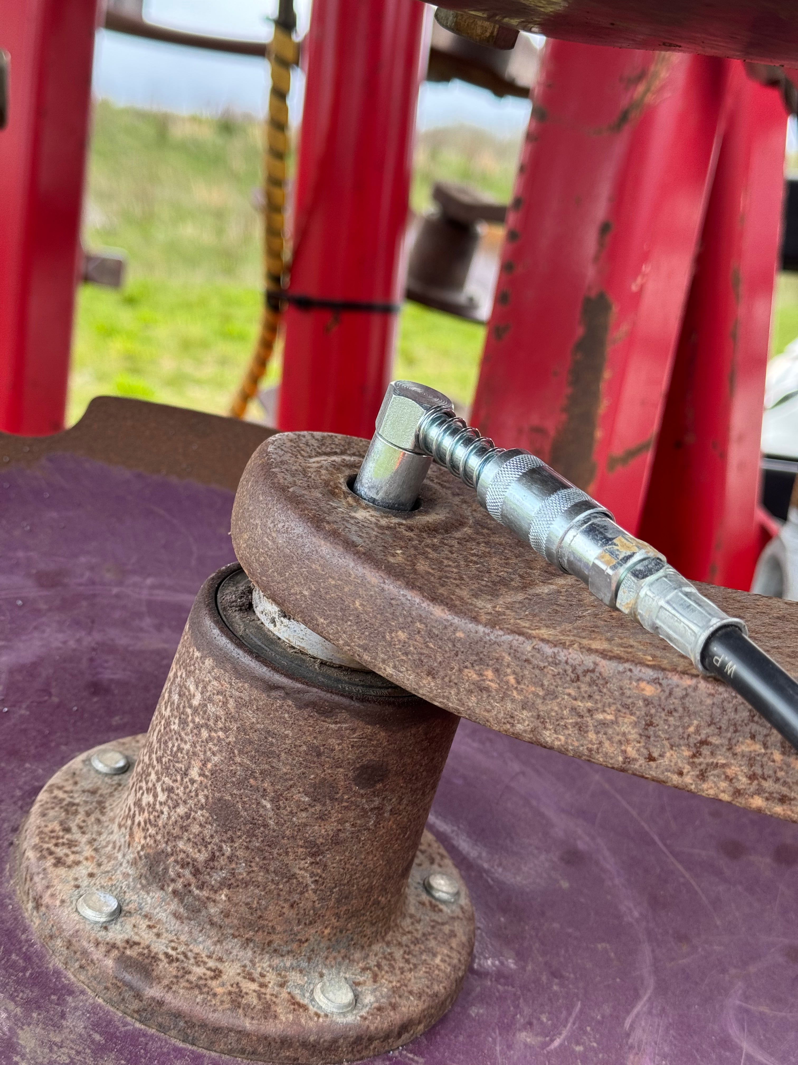 90° Grease Coupler